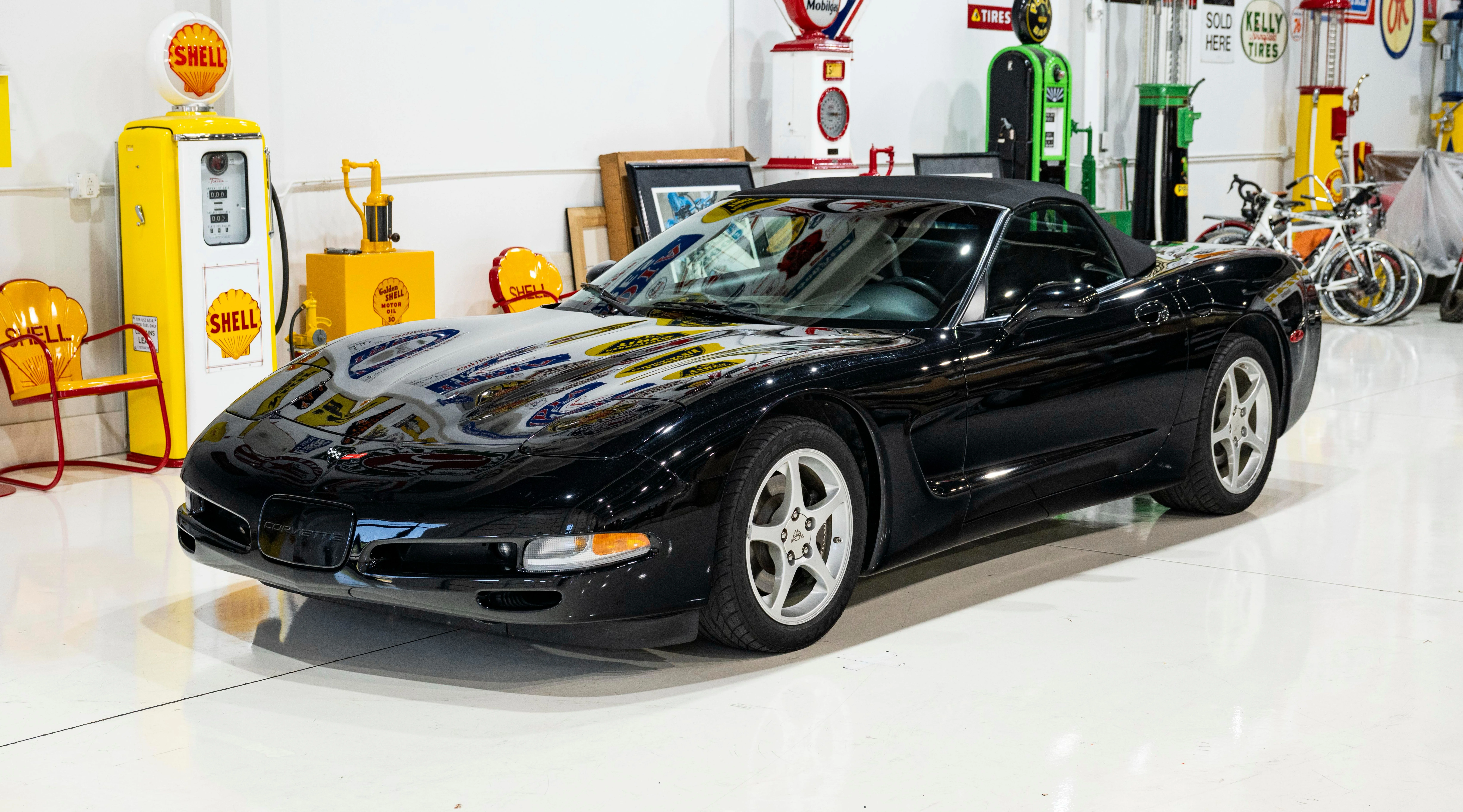 2004 Chevrolet Corvette Convertible's photo