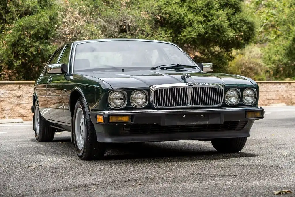 1988 Jaguar XJ's photo