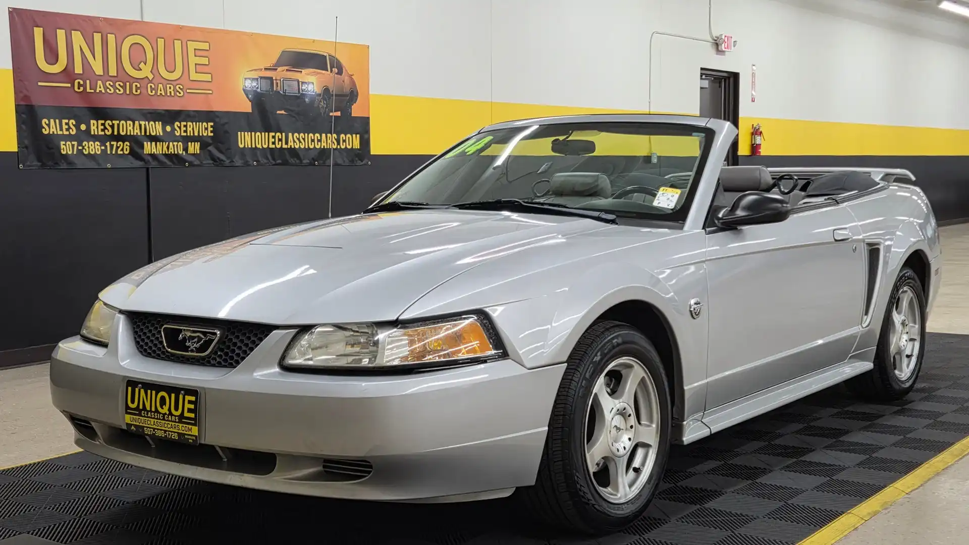 2004 Ford Mustang 3.9 Deluxe's photo