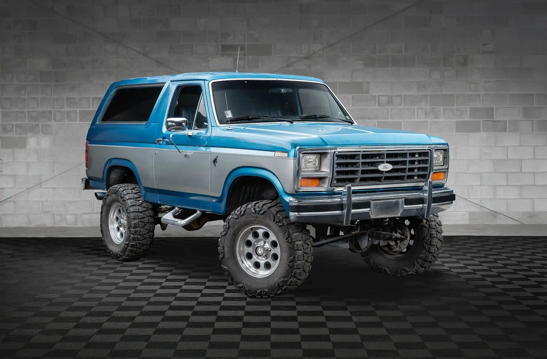 1985 Ford Bronco's photo