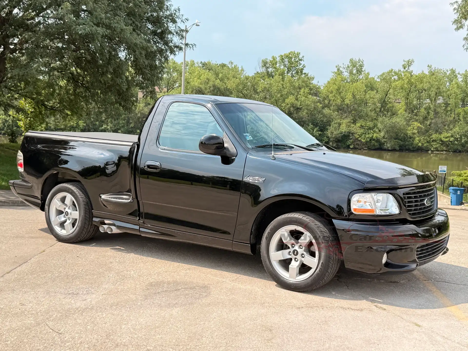 2001 Ford F-150 SVT Lightning's photo