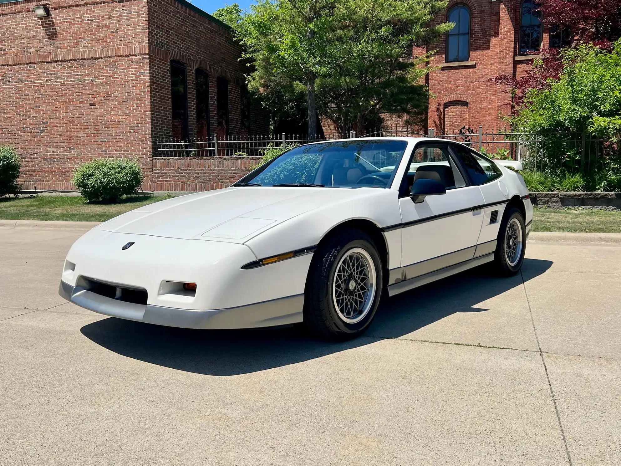 1986 Pontiac Fiero's photo