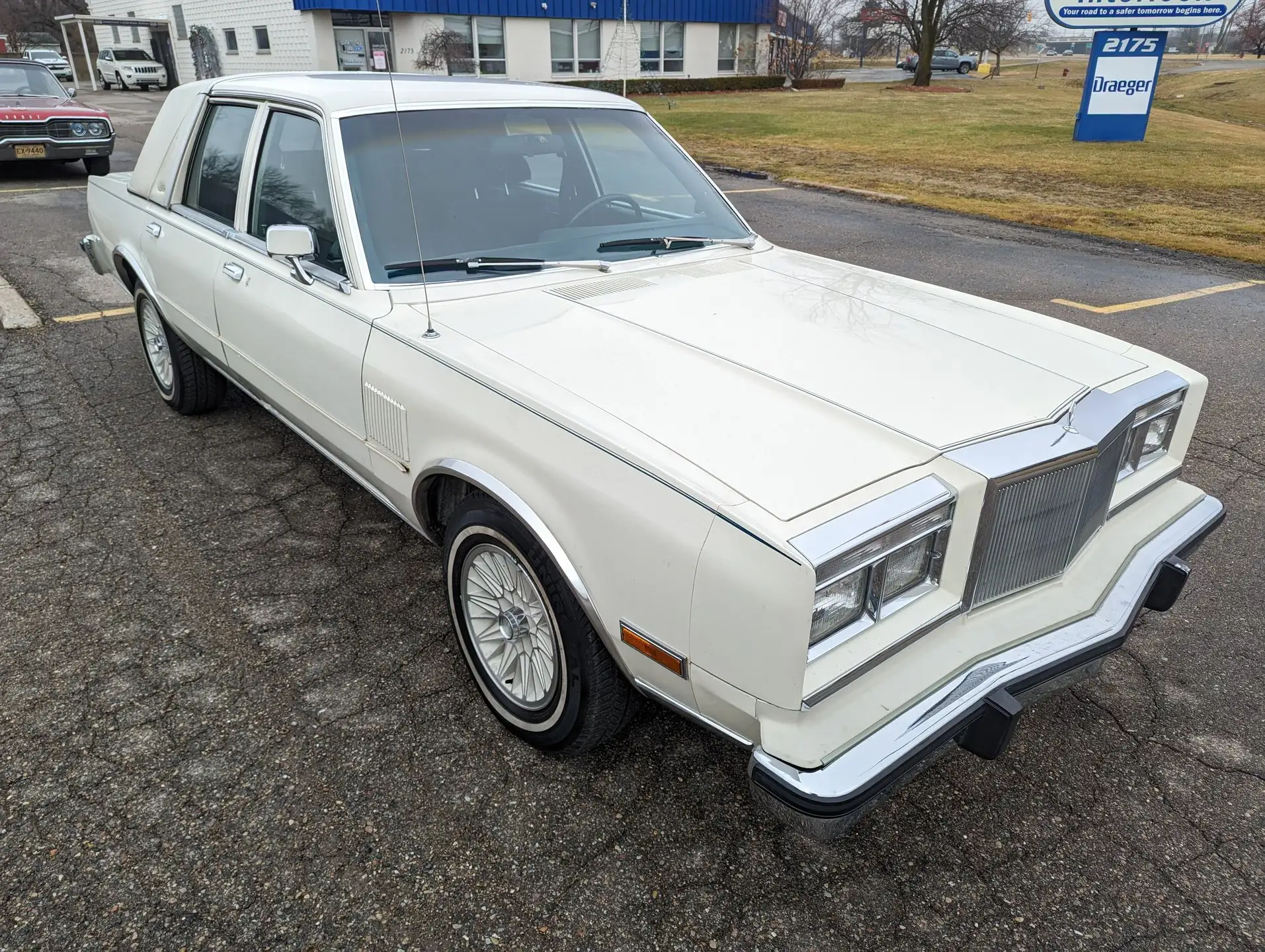 1983 Chrysler New Yorker's photo