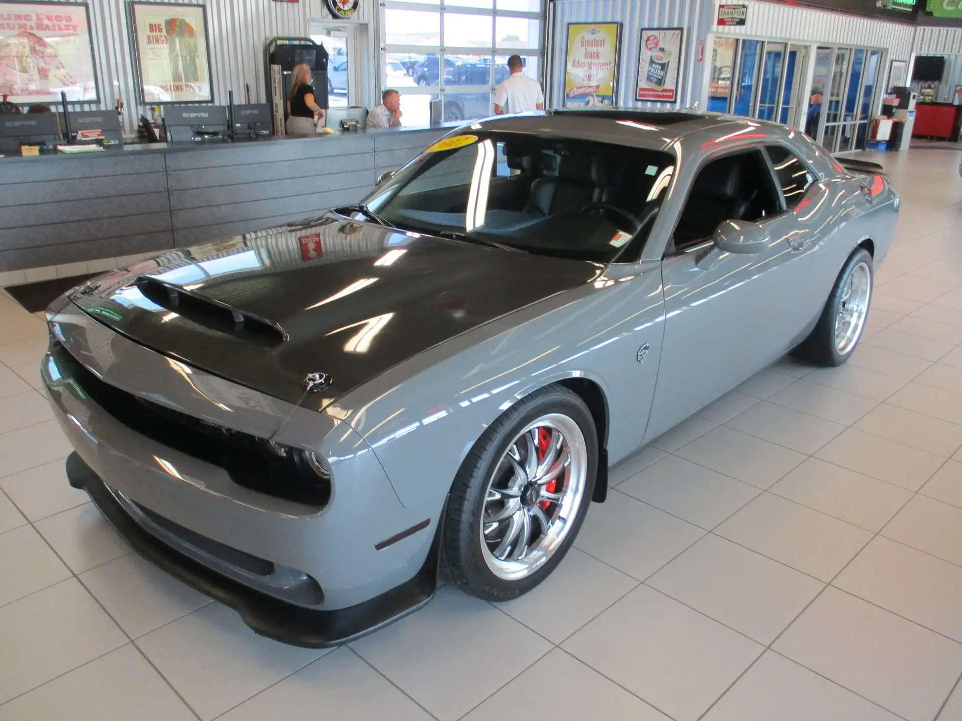 2017 Dodge Challenger SRT Hellcat photo 1