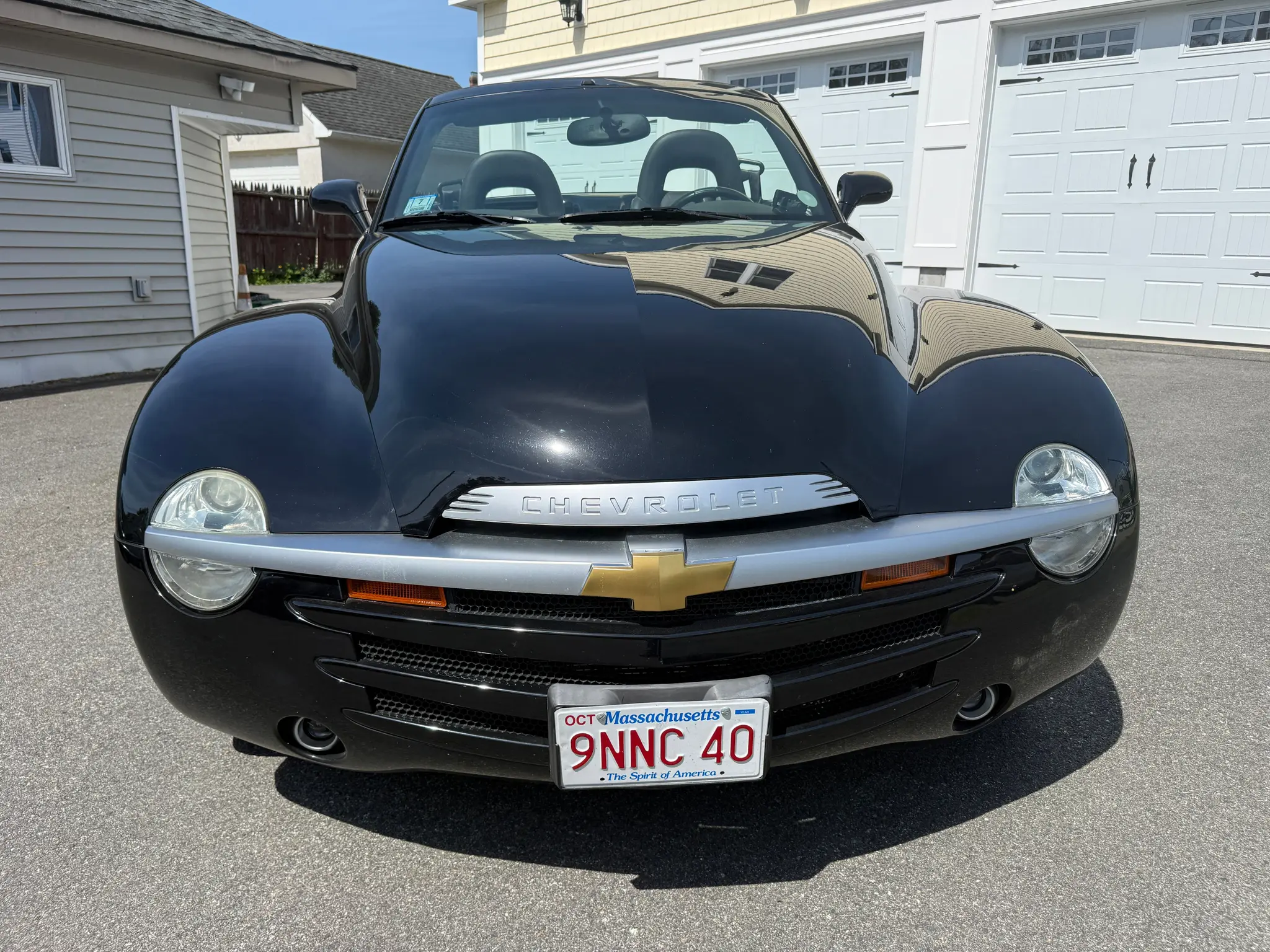 2004 Chevrolet SSR LS photo 3