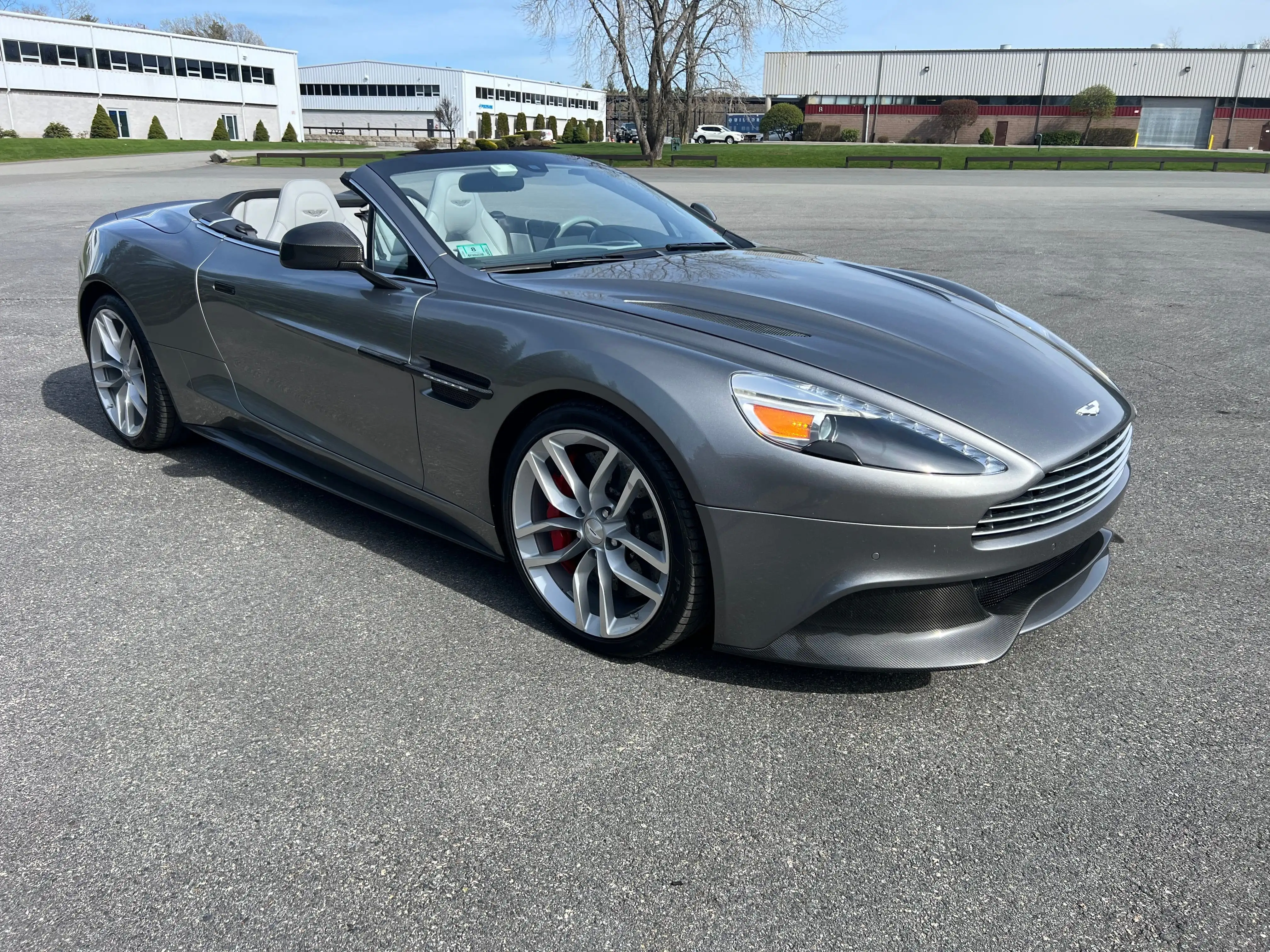 2016 Aston Martin Vanquish Carbon Volante's photo