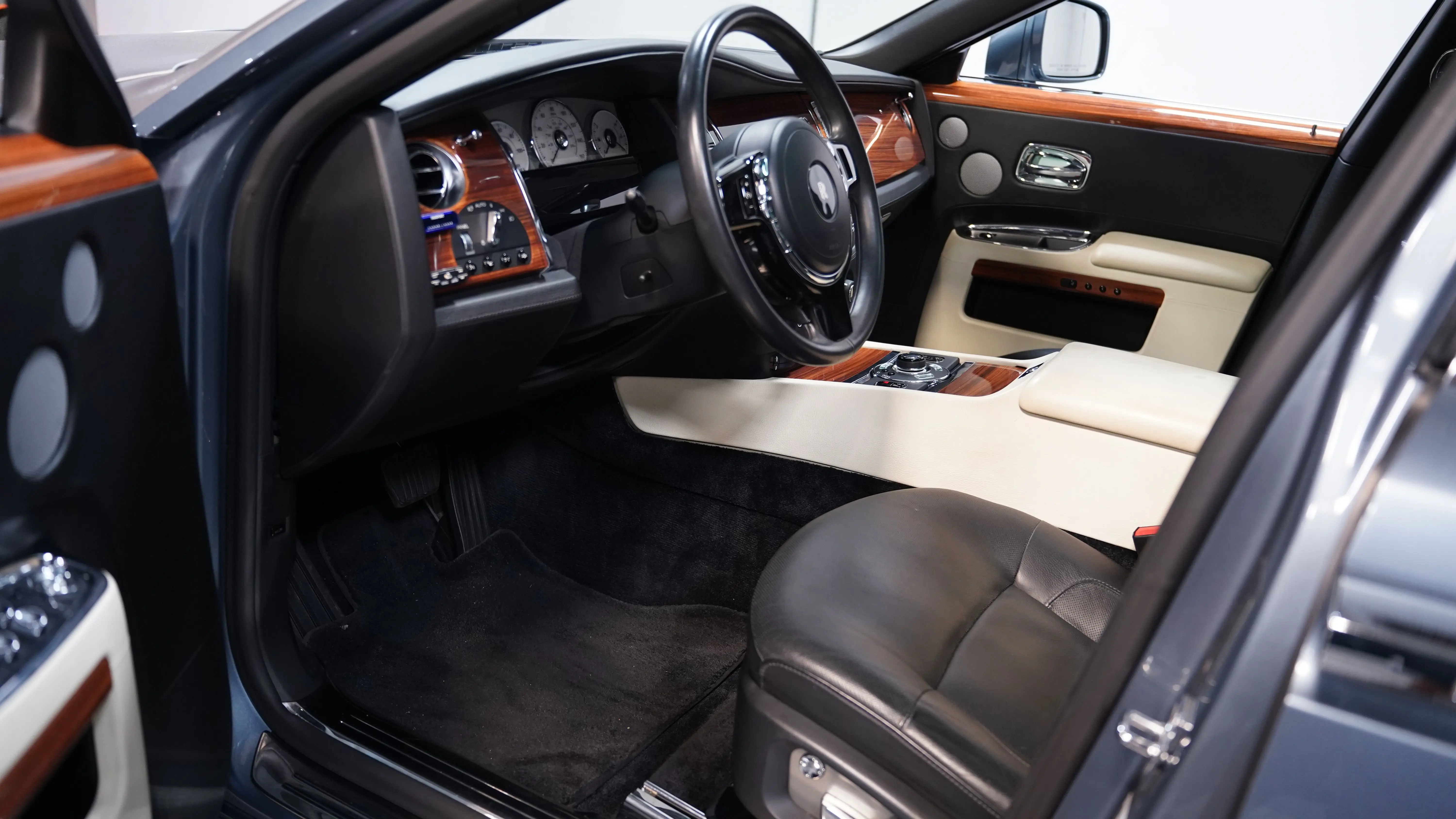 2010 Rolls-Royce Ghost Ghost photo 4