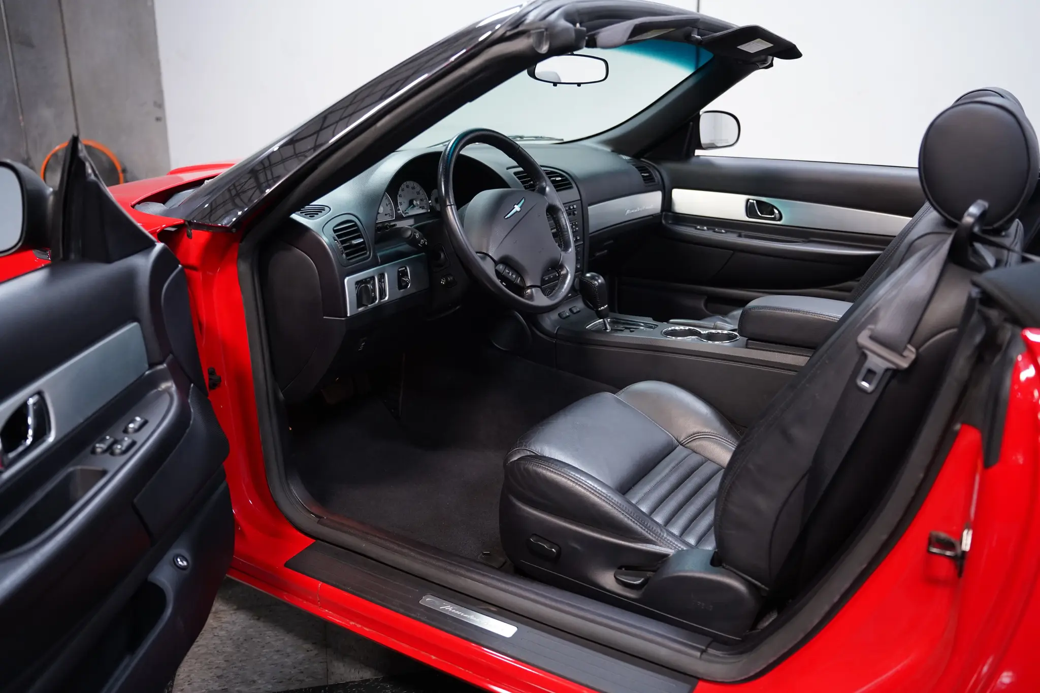 2003 Ford Thunderbird Deluxe photo 4