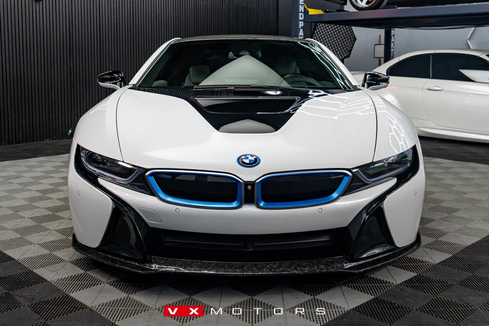 2015 BMW i8 2dr Cpe photo 3