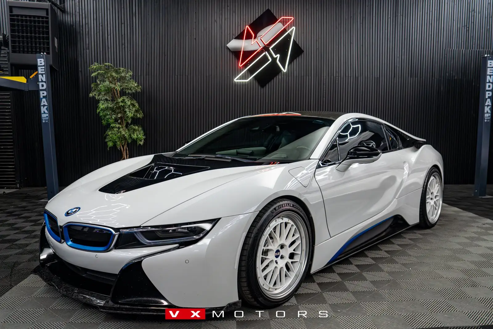 2015 BMW i8 2dr Cpe photo 1