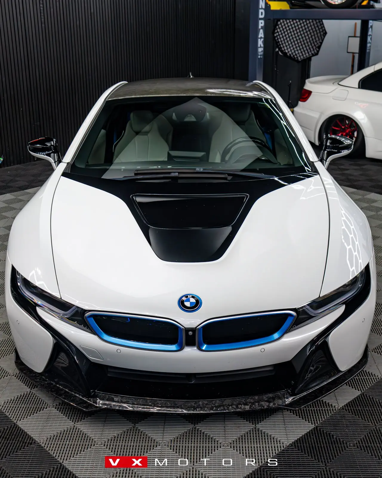 2015 BMW i8 2dr Cpe photo 4