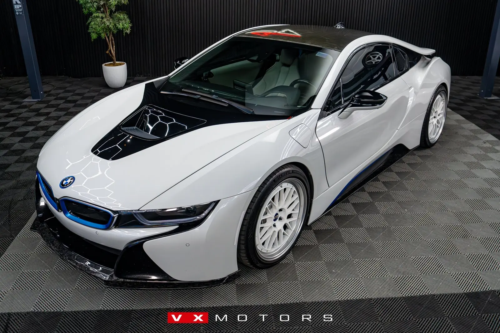 2015 BMW i8 2dr Cpe photo 5