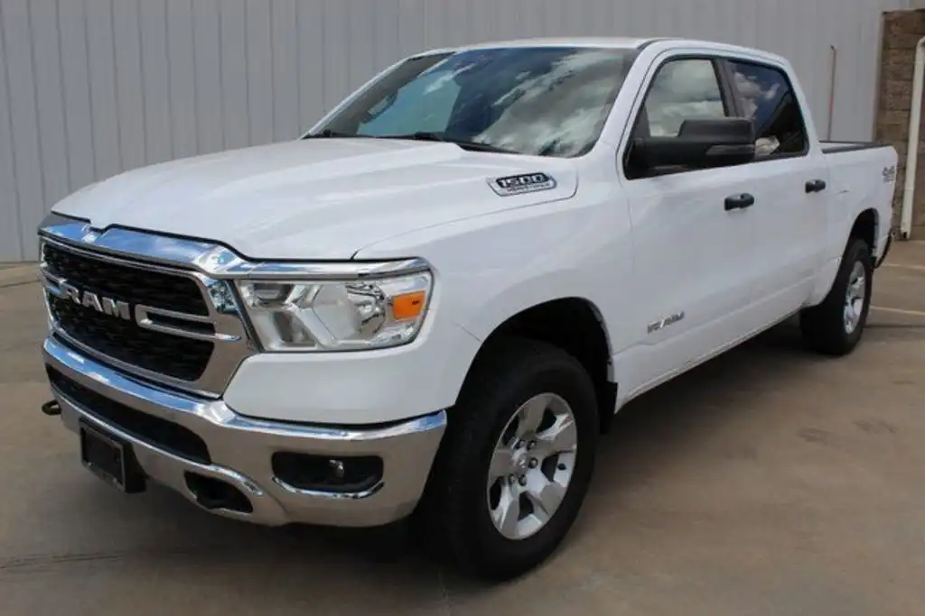 2023 RAM 1500 Big Horn/Lone Star 4x4 Crew Cab 5'7's photo