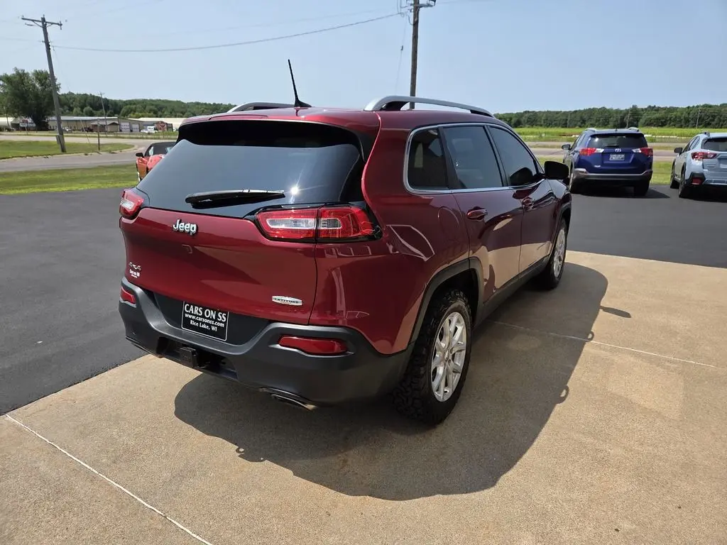 2016 Jeep Cherokee Latitude 4X4 photo 4