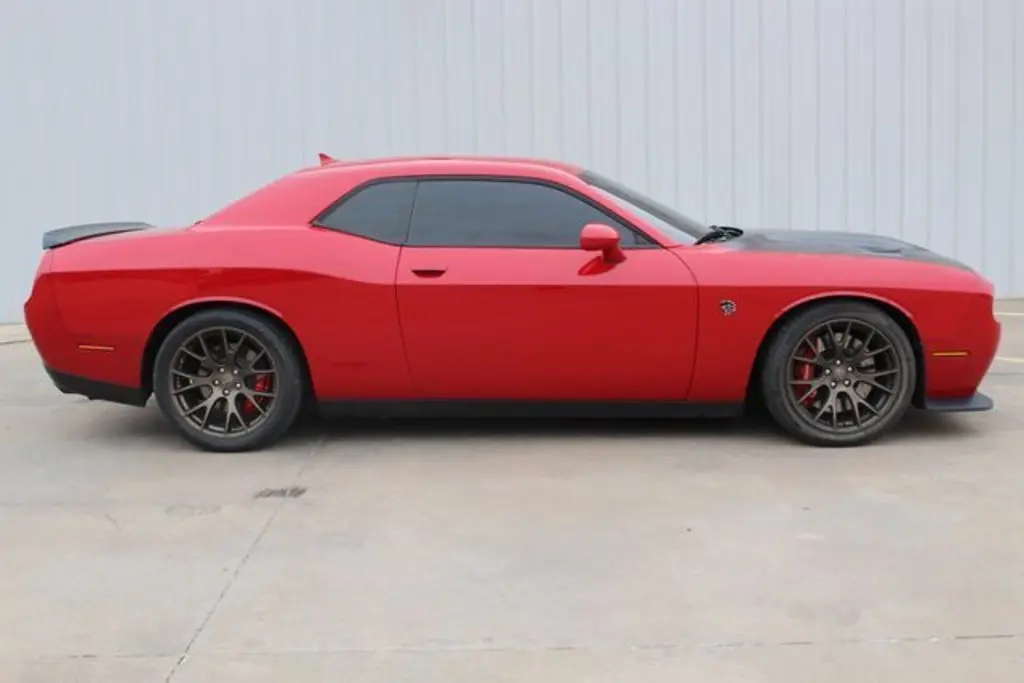 2016 Dodge Challenger SRT Hellcat photo 3