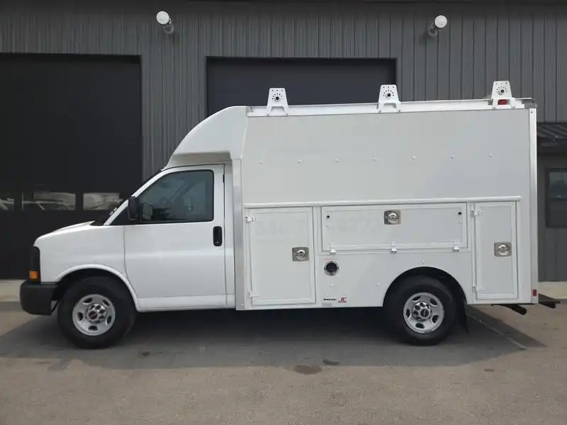 2015 GMC Savana Savana 3500 139" WB Cutaway's photo