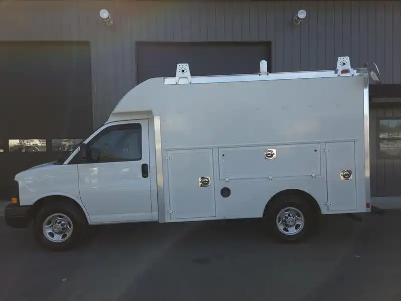 2010 Chevrolet Express 3500's photo
