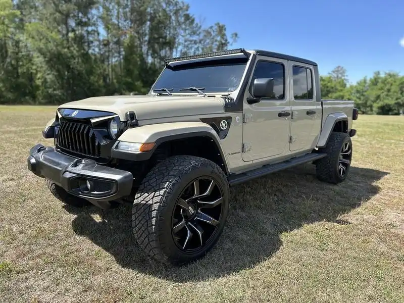 2022 Jeep Gladiator Overland's photo