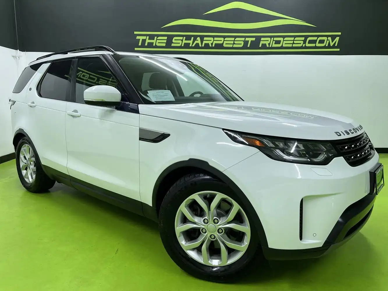 2017 Land Rover Discovery SE's photo