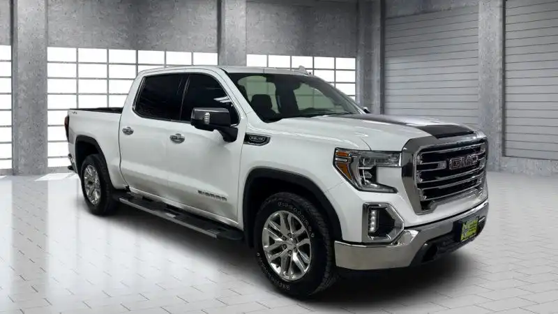 2021 GMC Sierra 4WD Crew Cab Short Box SLT's photo