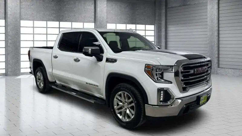 2021 GMC Sierra 4WD Crew Cab Short Box SLT's photo