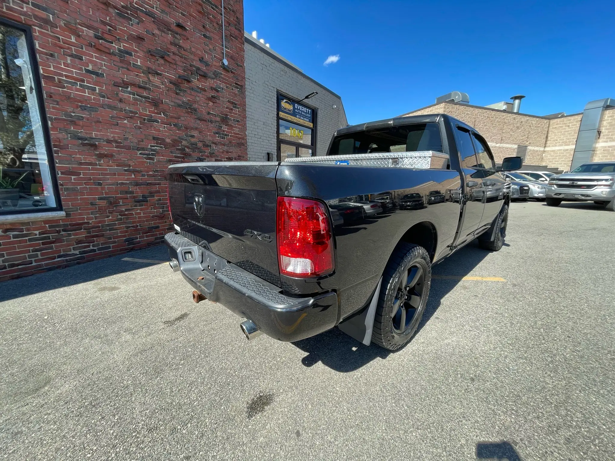 2016 RAM 1500 Express 4WD Quad Cab 6'4 photo 4