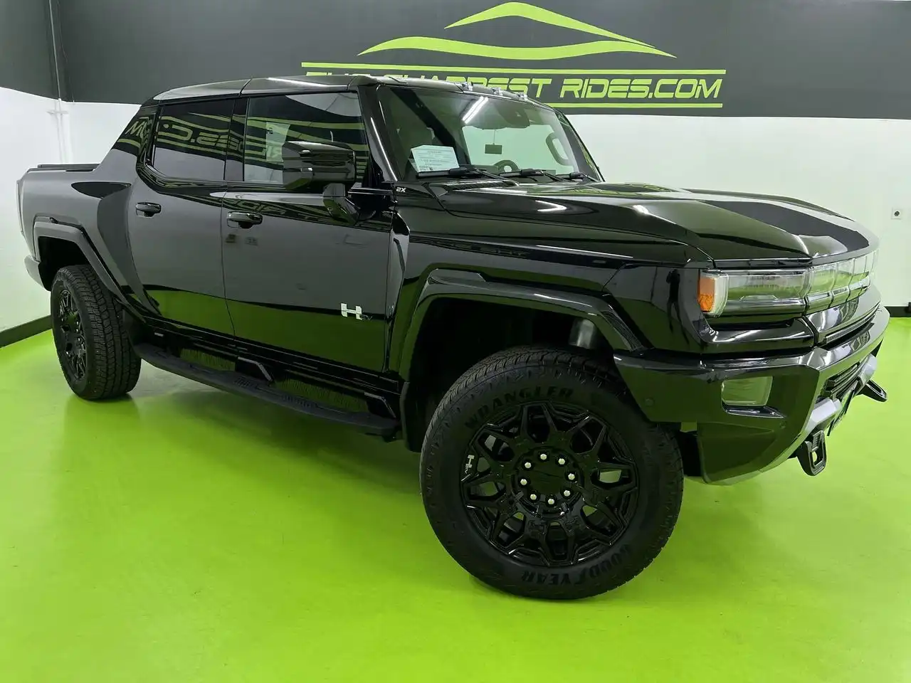 2025 GMC Hummer EV 2X's photo