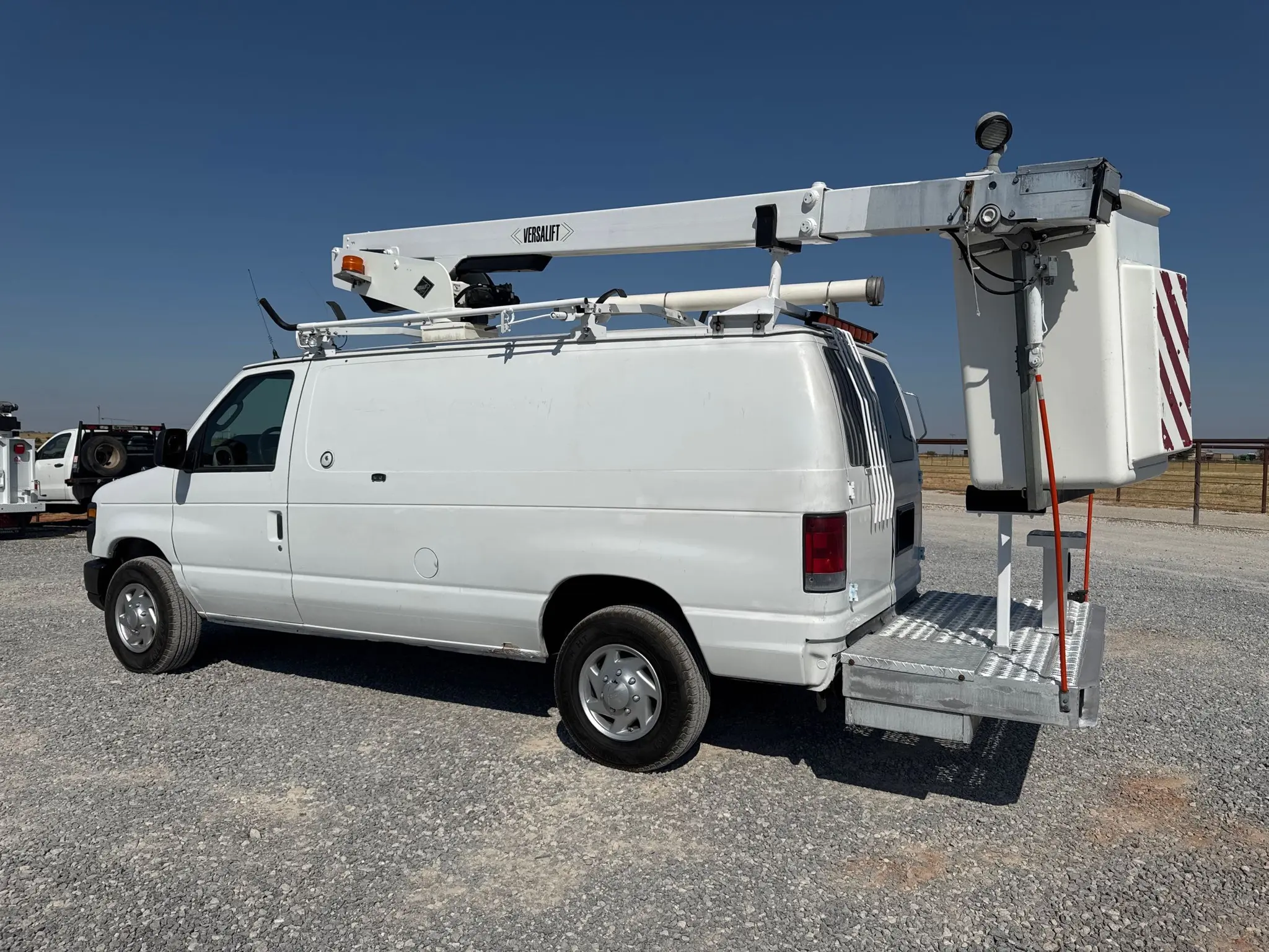 2012 Ford E-Series E-350 Super Duty photo 3