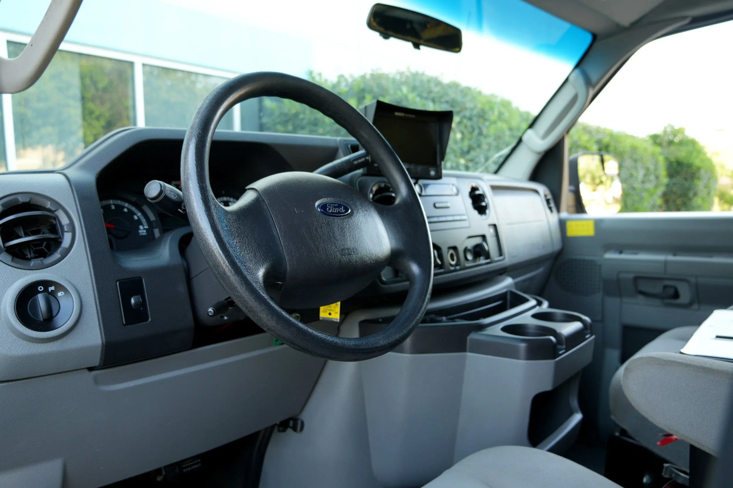 2014 Ford E-Series E-150 Van photo 5