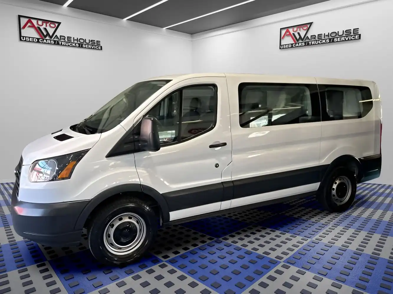 2018 Ford Transit 150 XL Wagon Low Roof Sliding Pass. 130's photo