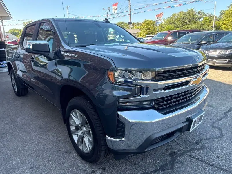 2019 Chevrolet Silverado 1500 LT 4X4 Crew Cab Short Box photo 3