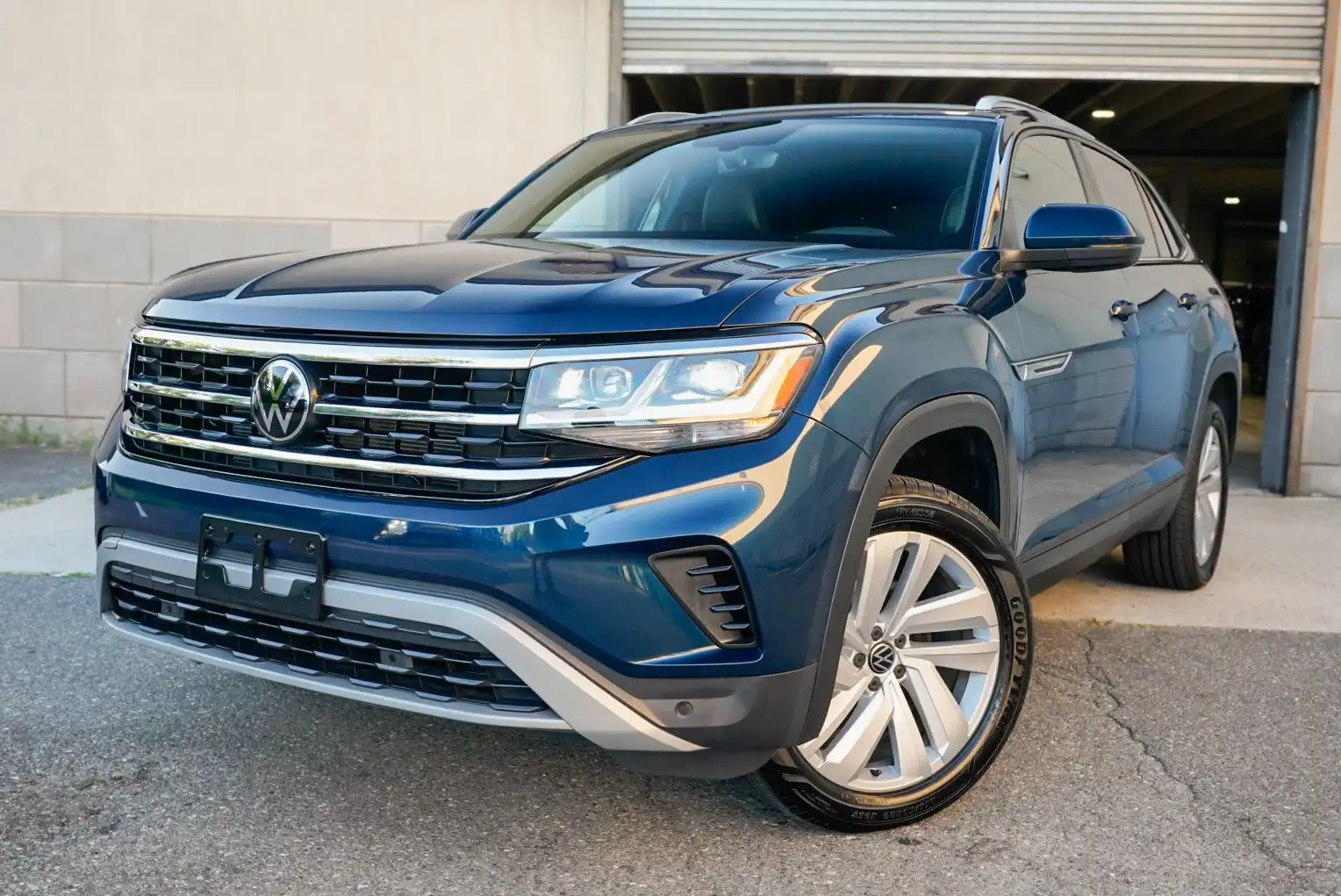 2023 Volkswagen Atlas Cross Sport 3.6L V6 SE with Tech 4Motion's photo