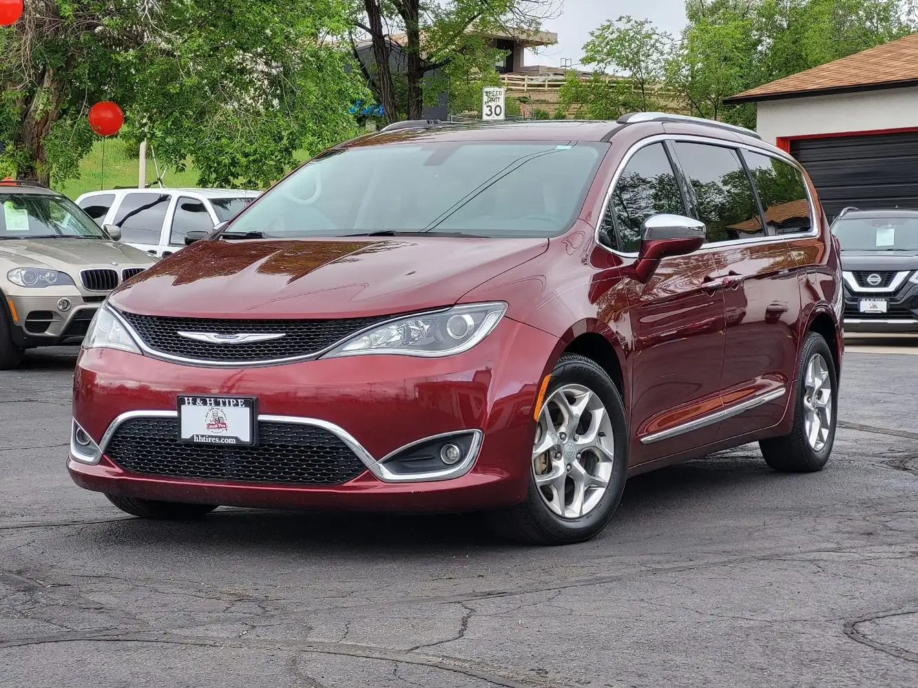 2018 Chrysler Pacifica Limited's photo