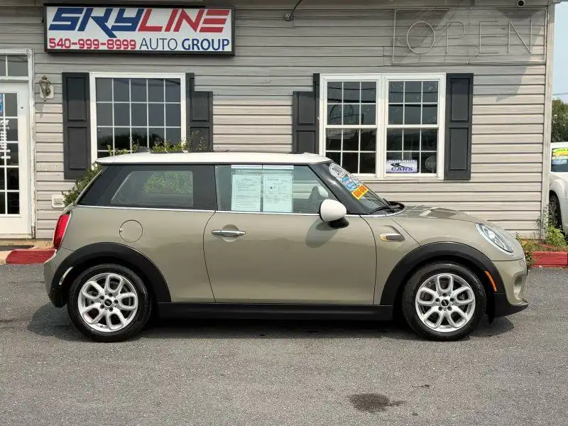 2019 MINI Hardtop Cooper Signature's photo