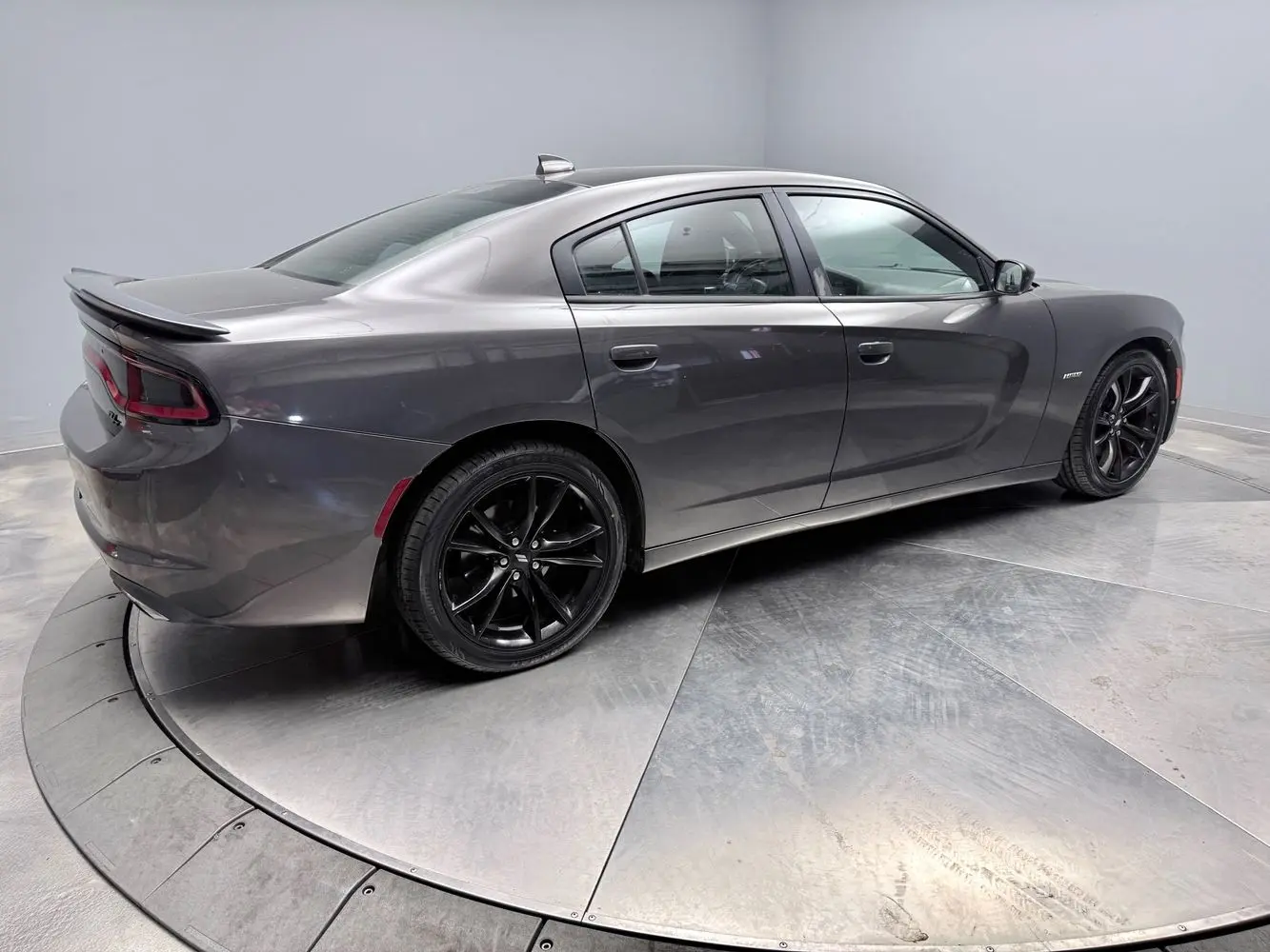 2017 Dodge Charger R/T photo 5