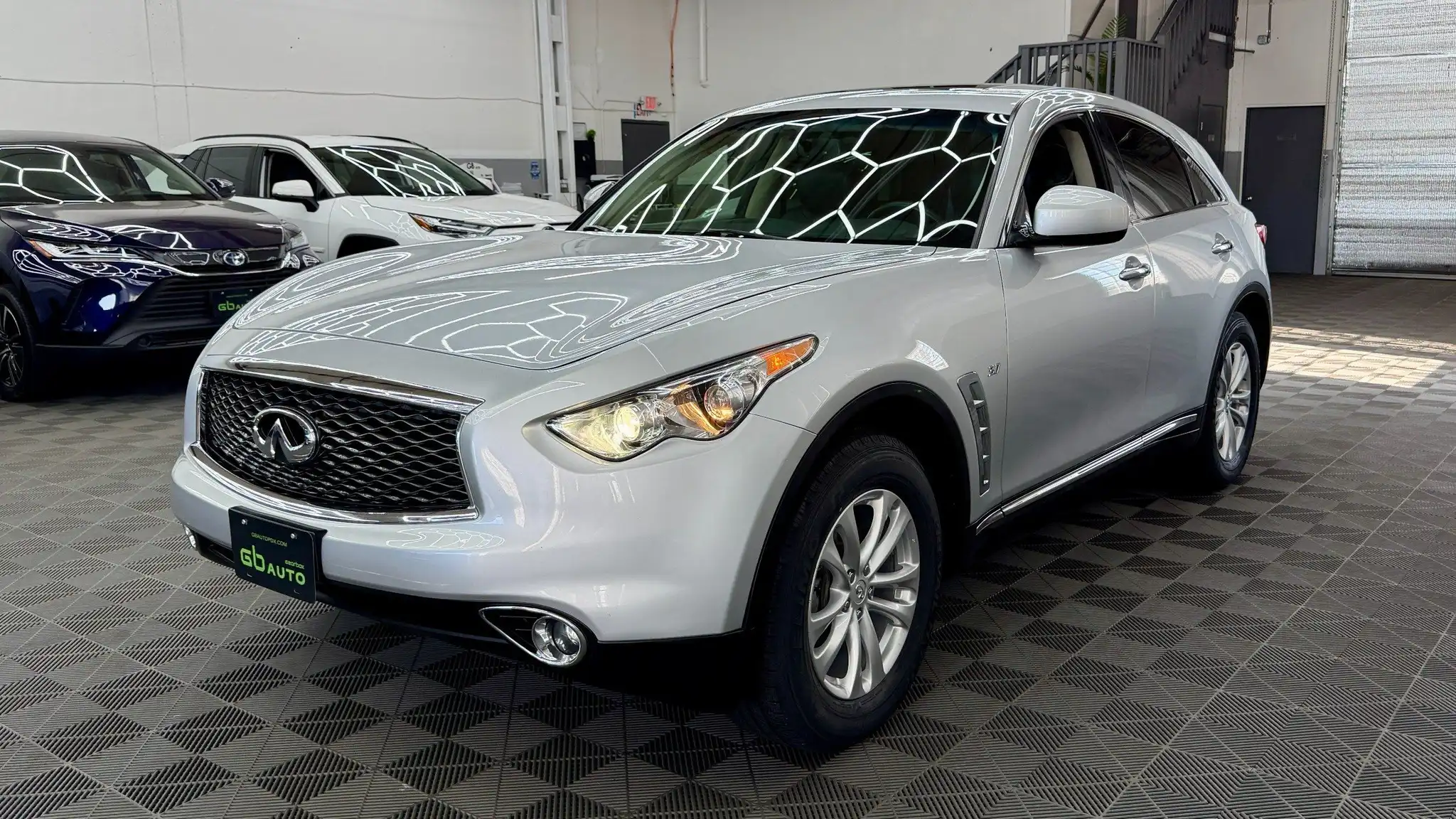 2017 INFINITI QX70 3.7 AWD's photo