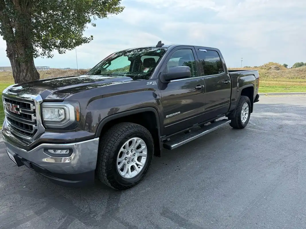 2016 GMC Sierra SLE 4WD Crew Cab Short Box's photo