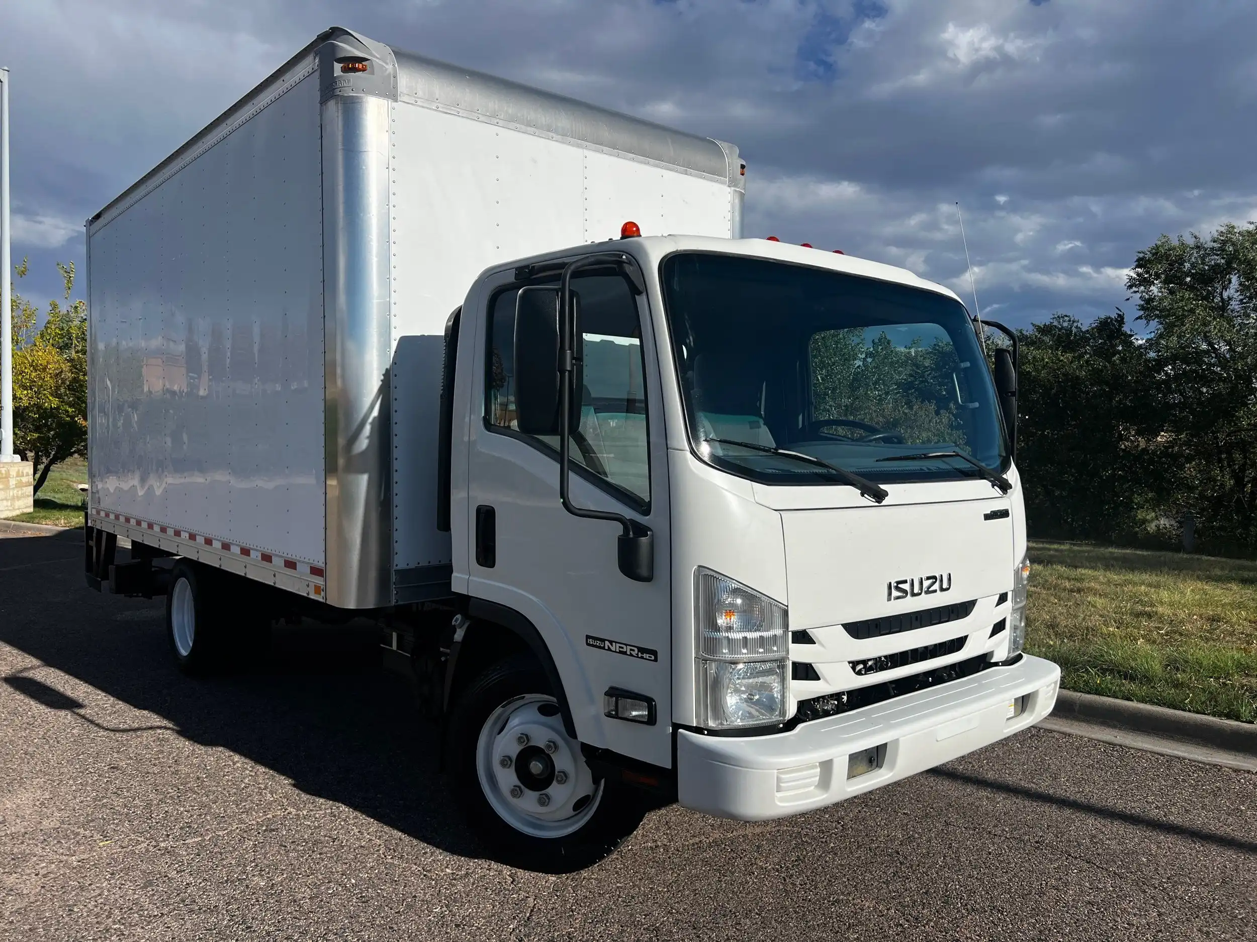 2017 Isuzu NPR-HD's photo