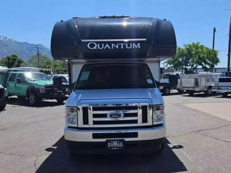2021 Ford E-Series DRW E-450 Super Duty 158 in WB photo 3
