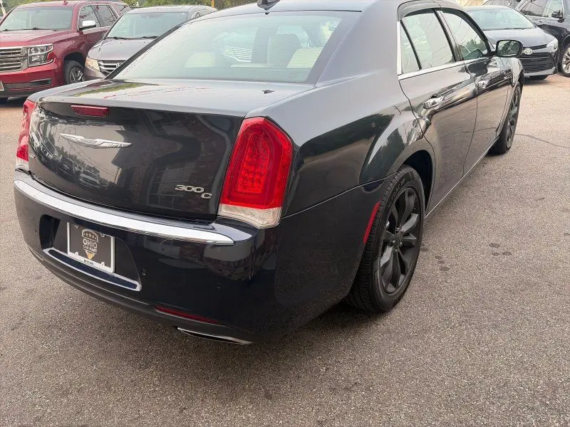 2017 Chrysler 300 C AWD photo 5