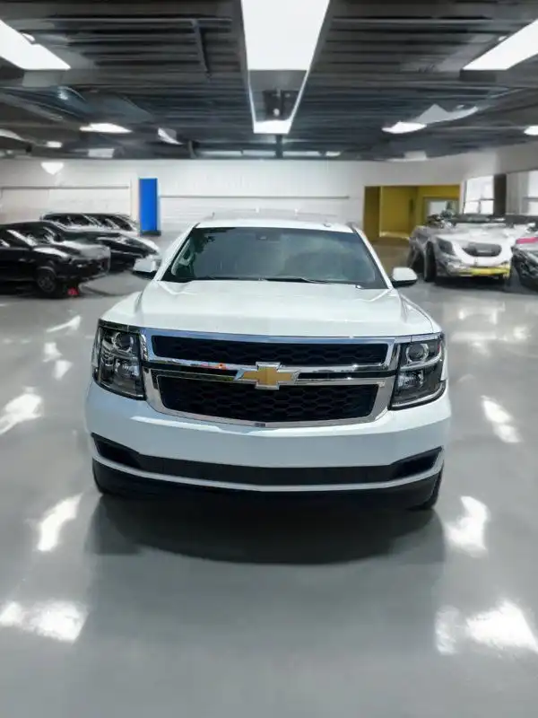 2018 Chevrolet Suburban 4WD 1500 LT's photo