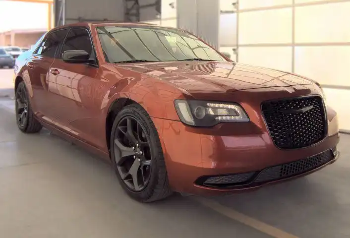 2020 Chrysler 300 Touring's photo