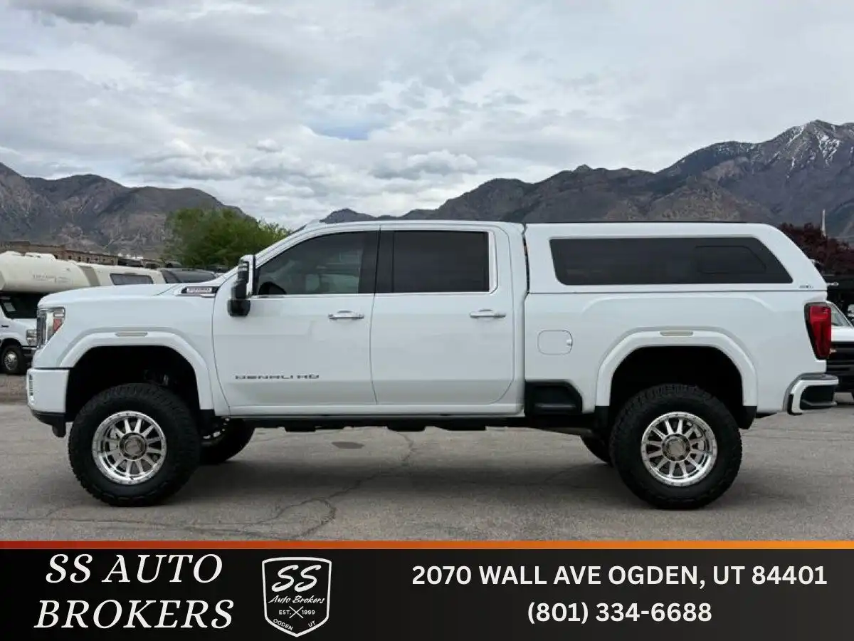 2022 GMC Sierra 4WD Crew Cab Standard Box Denali's photo