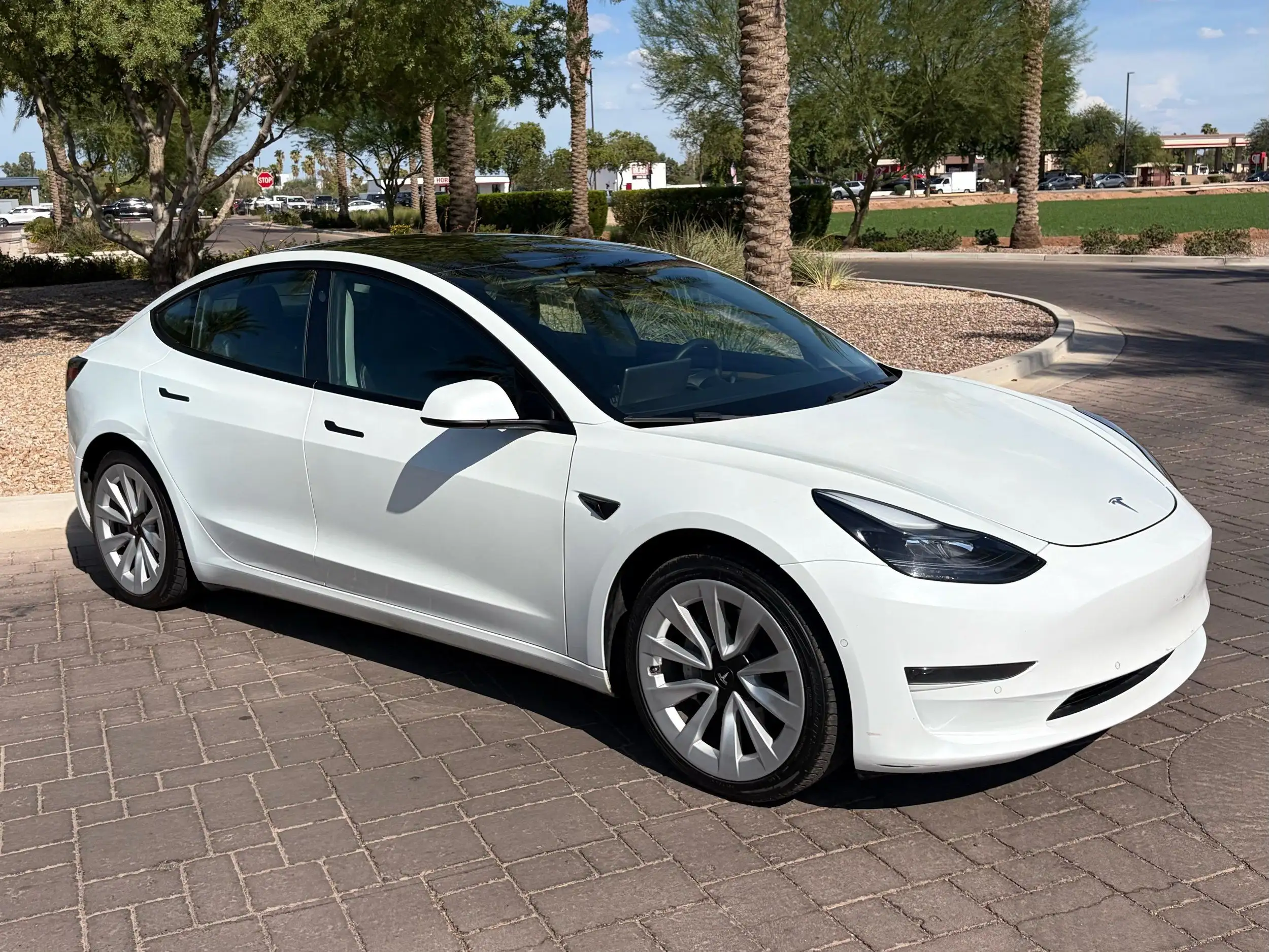 2022 Tesla Model 3 Standard Range Plus's photo
