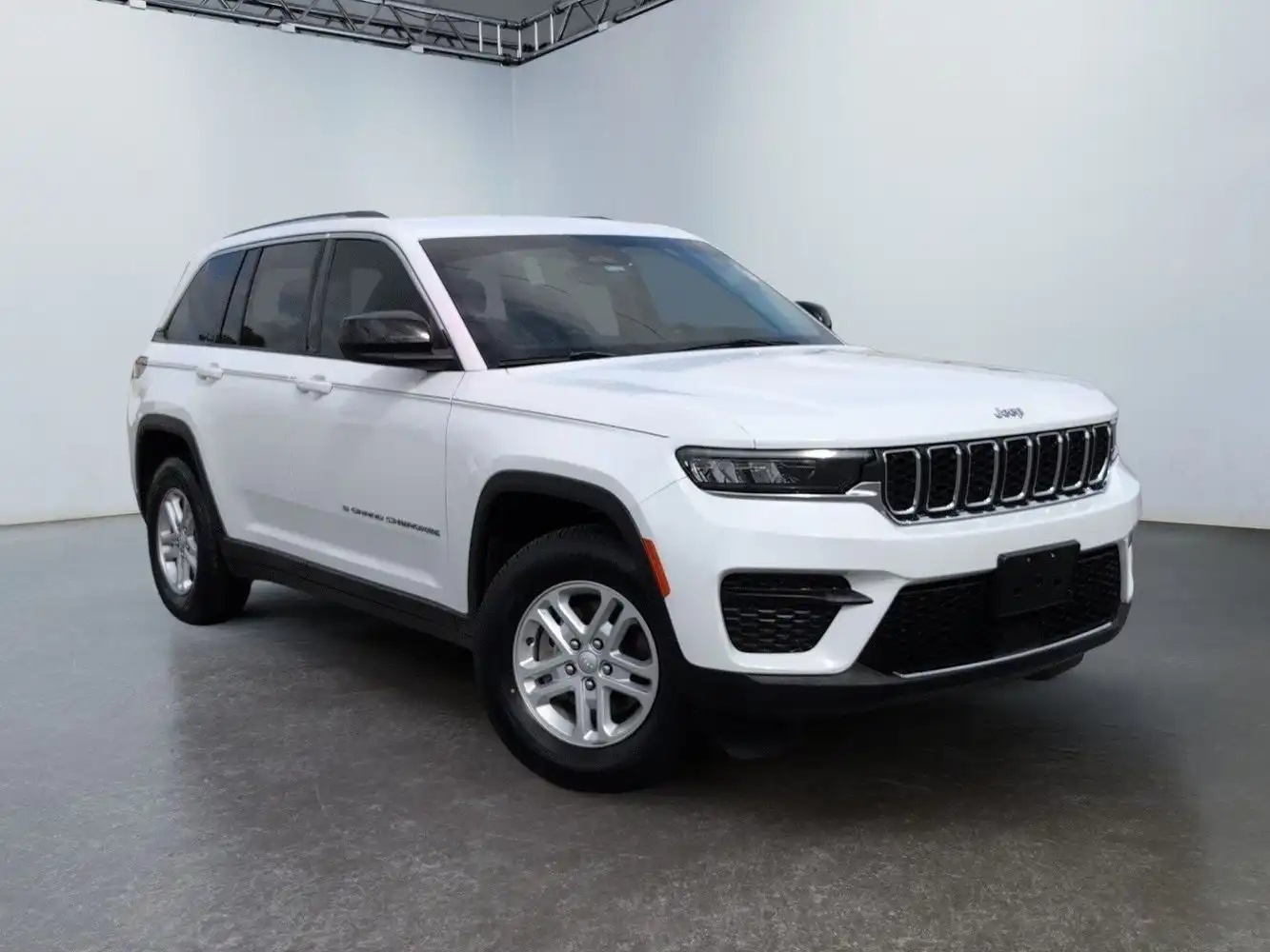 2023 Jeep Grand Cherokee Laredo 4x4's photo