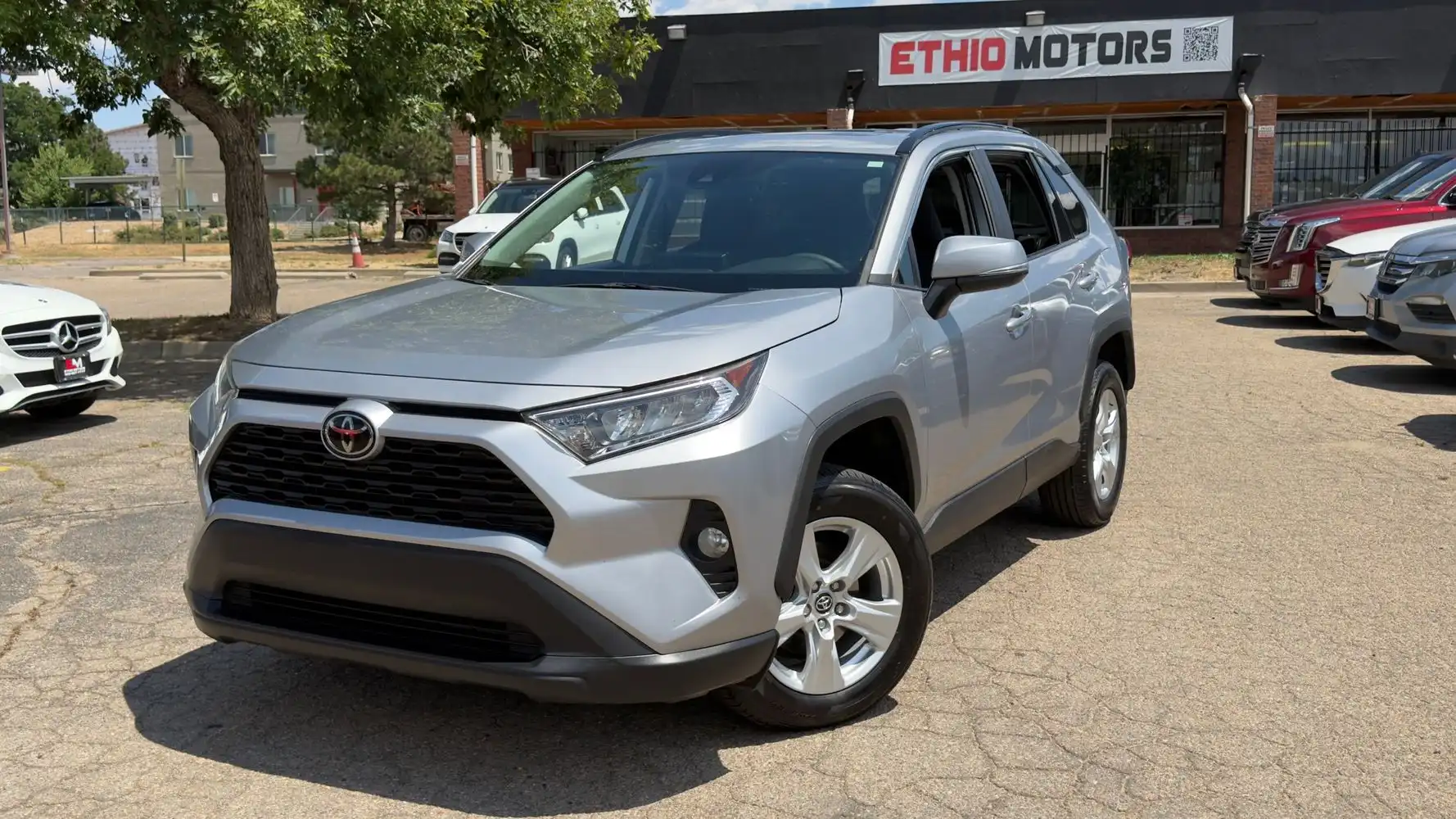 2021 Toyota RAV4 XLE AWD's photo