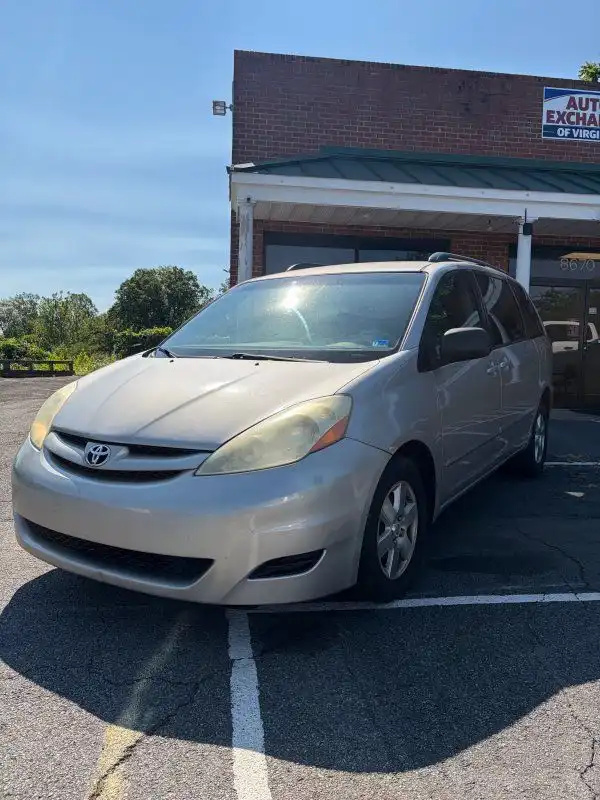 2006 Toyota Sienna LE 7-Passenger's photo