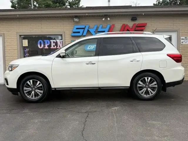 2017 Nissan Pathfinder SL 4WD's photo