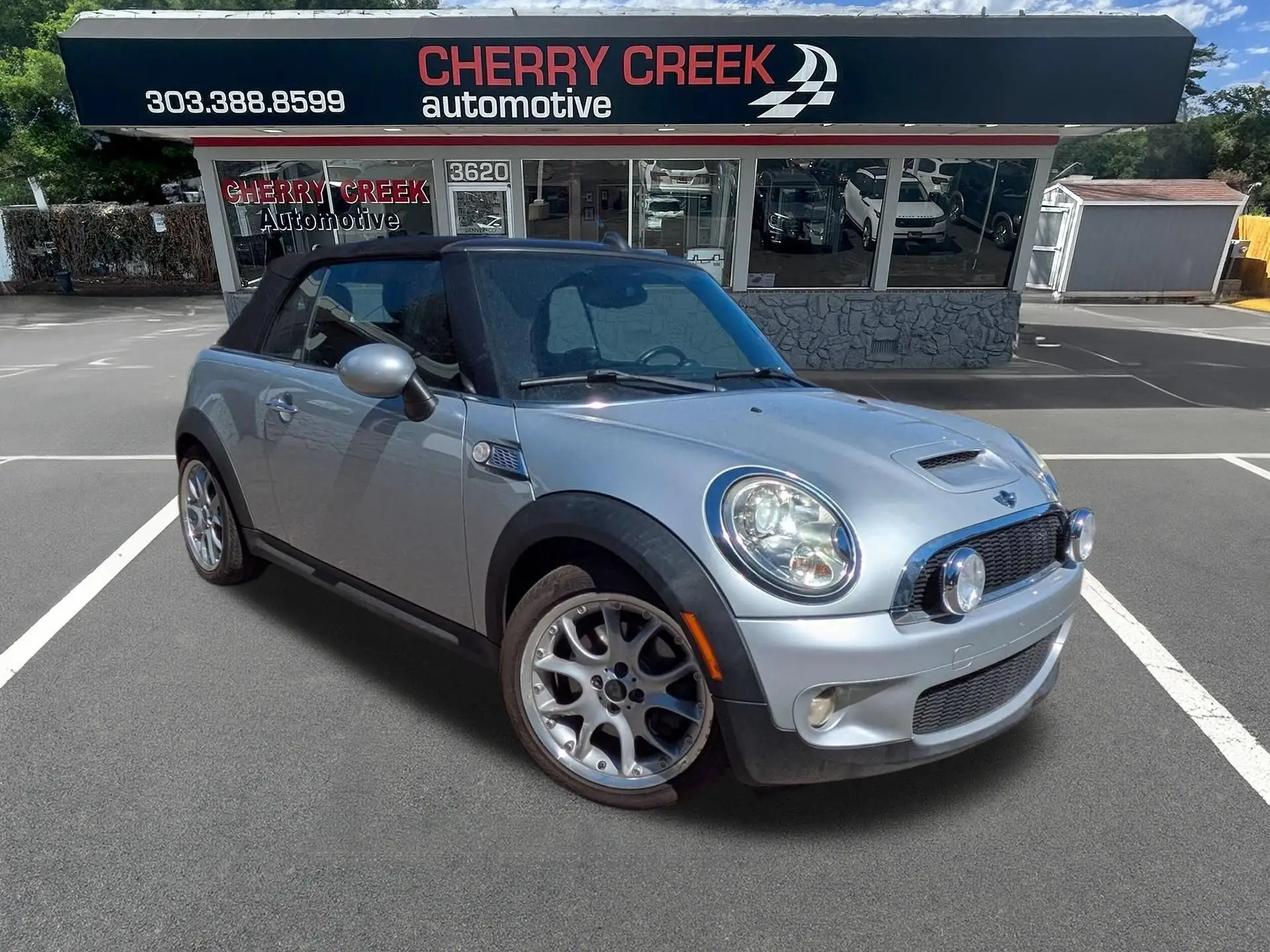 2010 MINI Cooper S photo 1