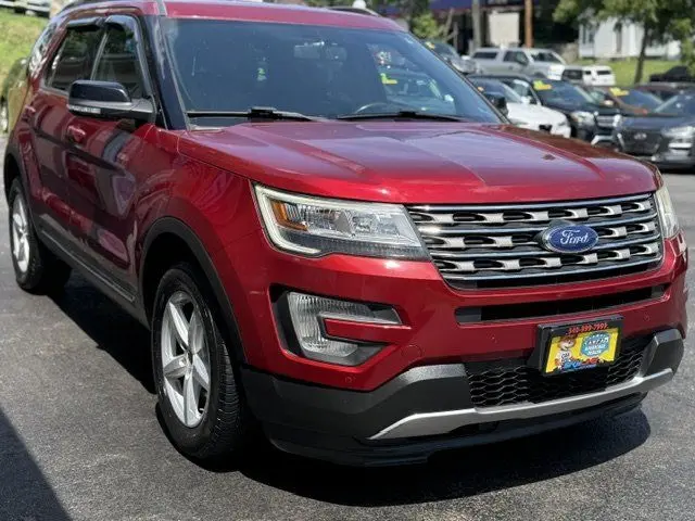 2017 Ford Explorer XLT 4WD photo 4